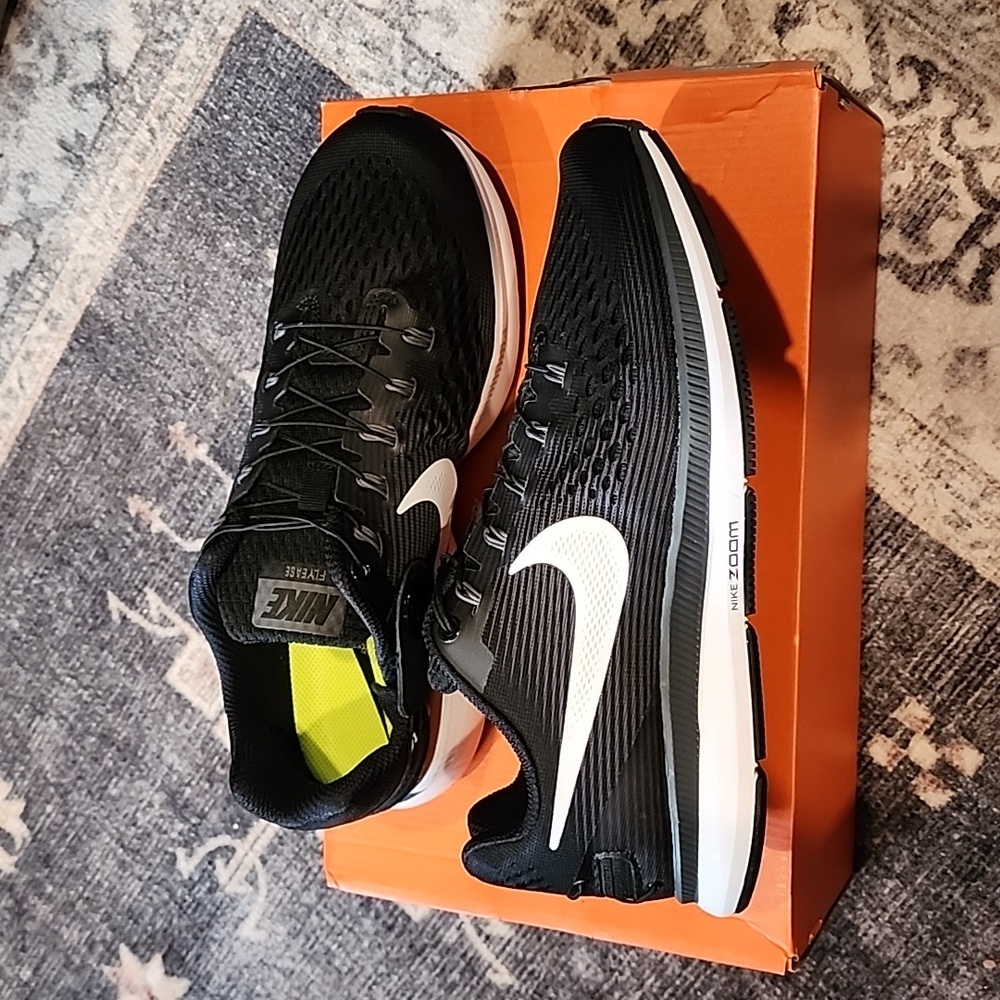NWT Women's Nike Zoom Pegasus 34 w/ FlyEase Running Sneakers Size 9 WIDE, black